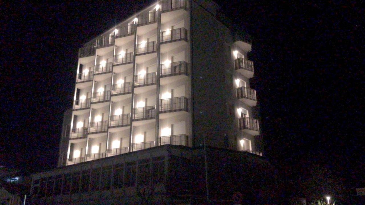 Hotel Viamare Мілано-Маріттіма Екстер'єр фото
